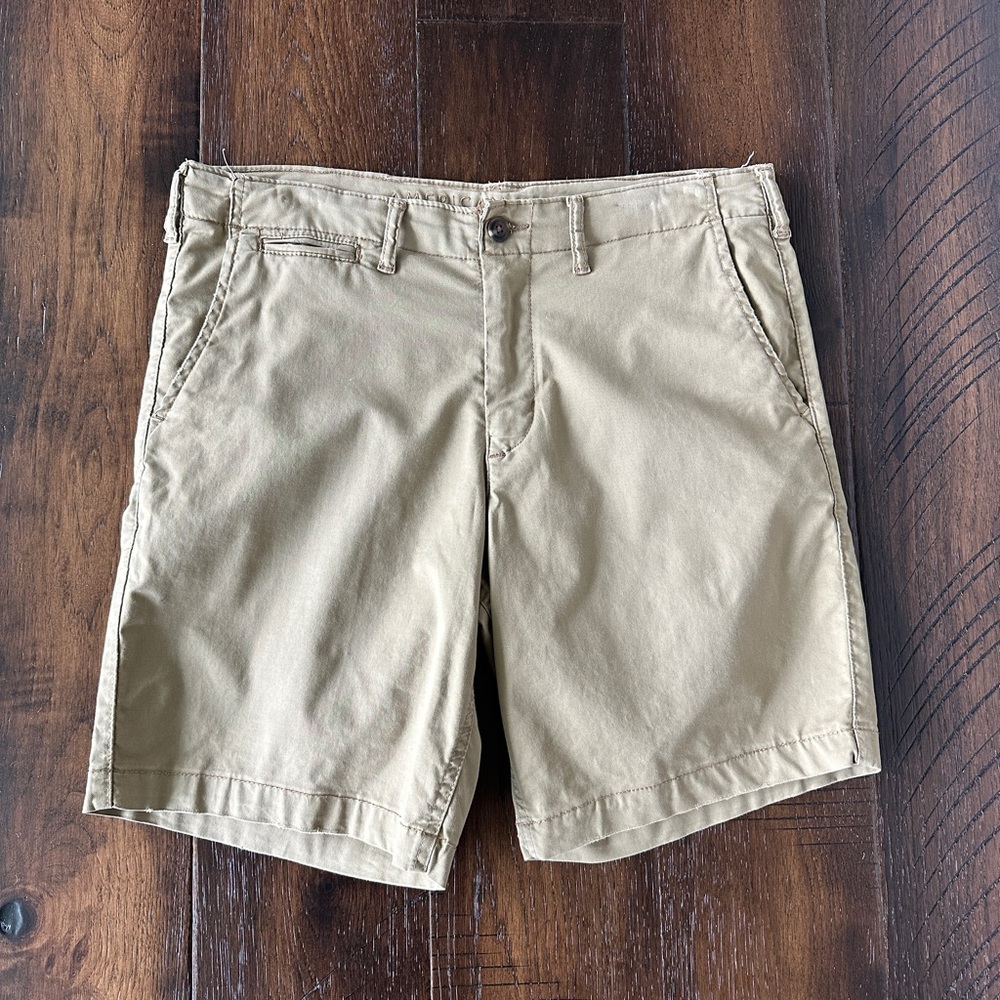 EEUC Men’s American Eagle khaki shorts, 33” waist